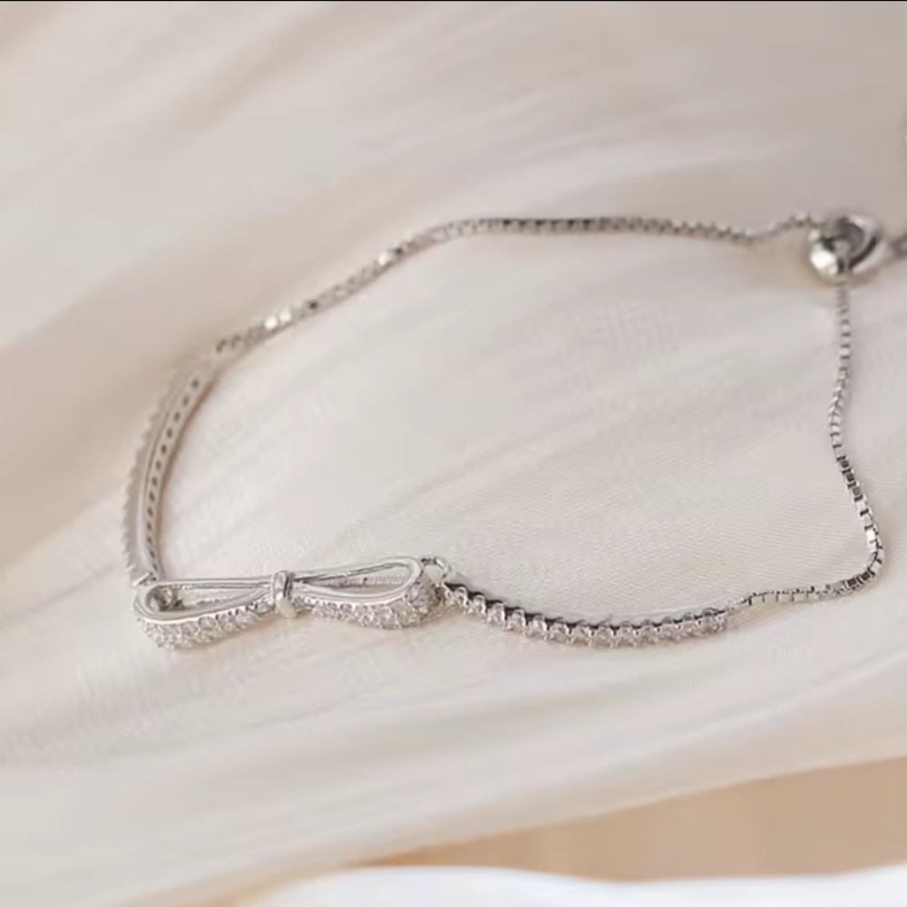 Dainty CZ Bow bracelet adjustable 14 K white gold plated - Picture 3 of 4